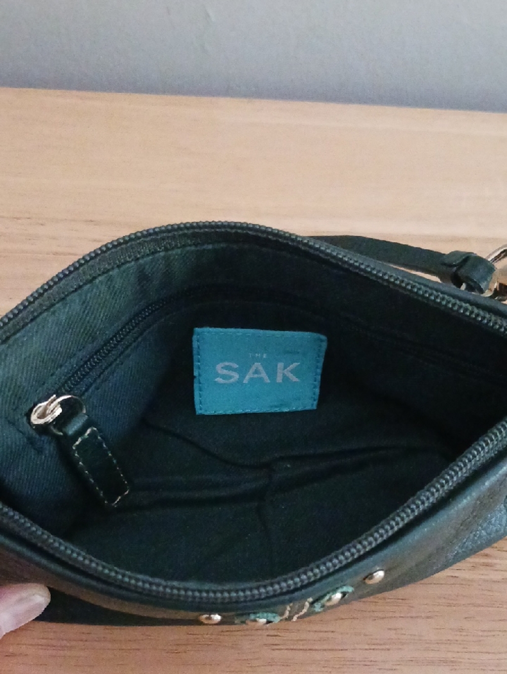 The Sak Green Leather Wristlet With Logo Charm - Picture 8 of 12